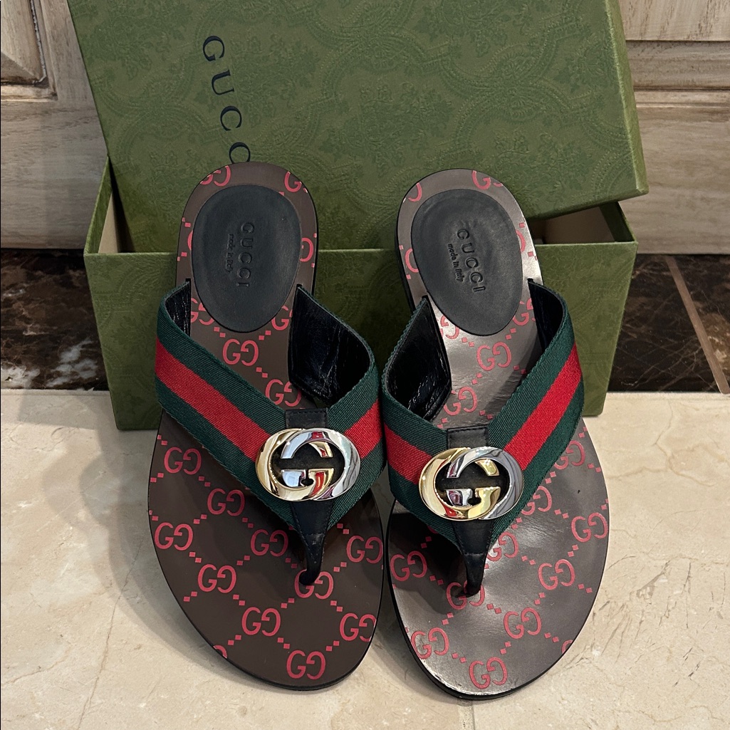 Gucci Black And Green Logo Flip Flops